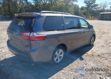 2015 Toyota Sienna Le 8 Passenger z USA, uszkodzony, nr VIN 5TDKK3DC6FS584869